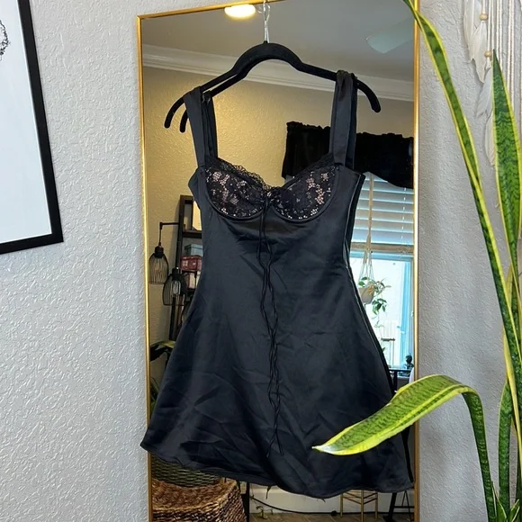HOUSE OF CB 'Adriana' Black Satin And Lace Mini Dress NWOT - Picture 6 of 15